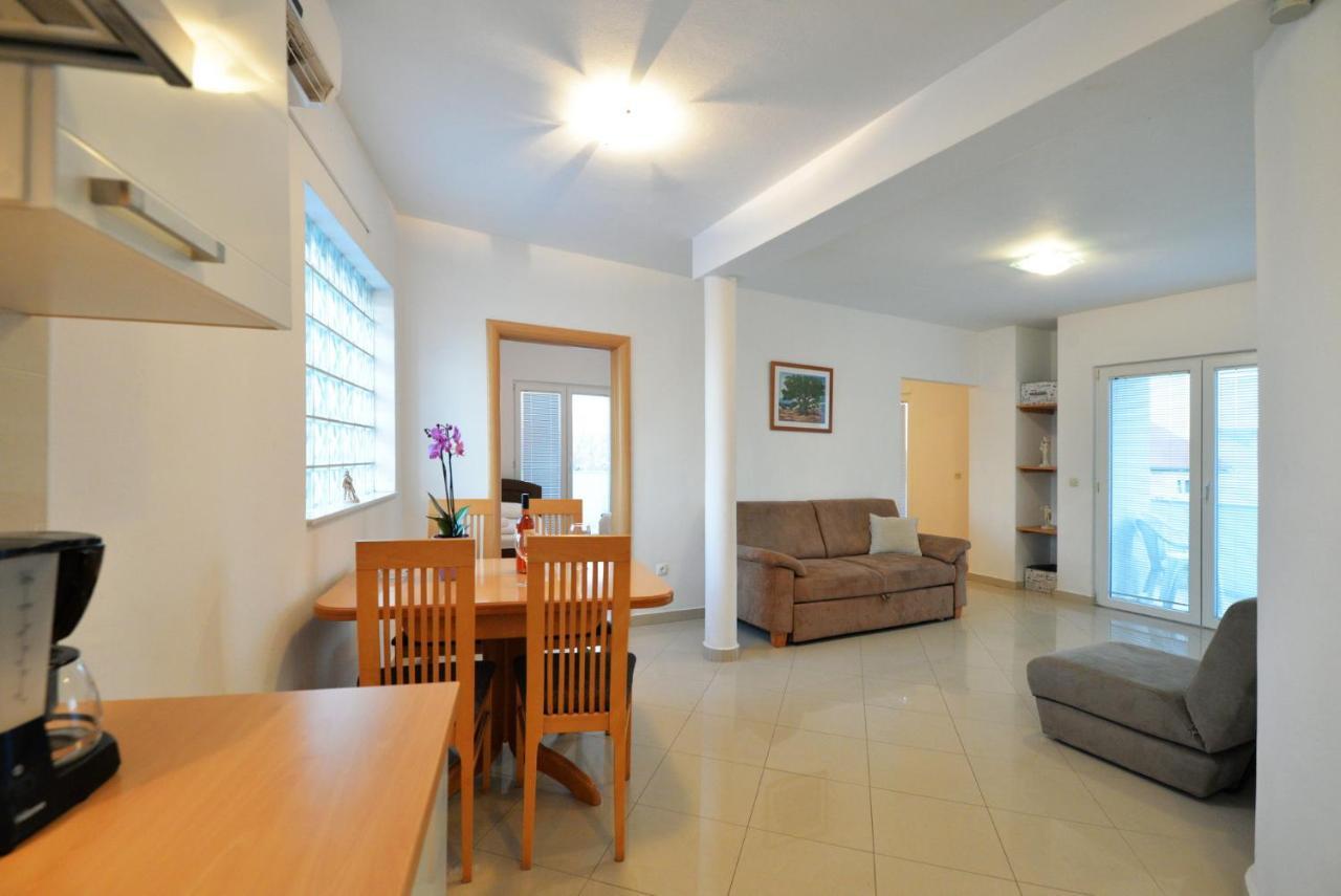 Apartmani Vedrana, Murter Exterior photo