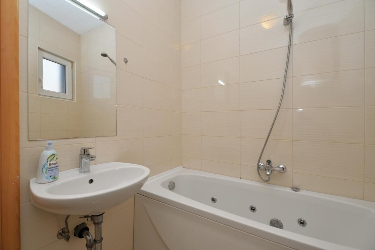Apartmani Vedrana, Murter Exterior photo