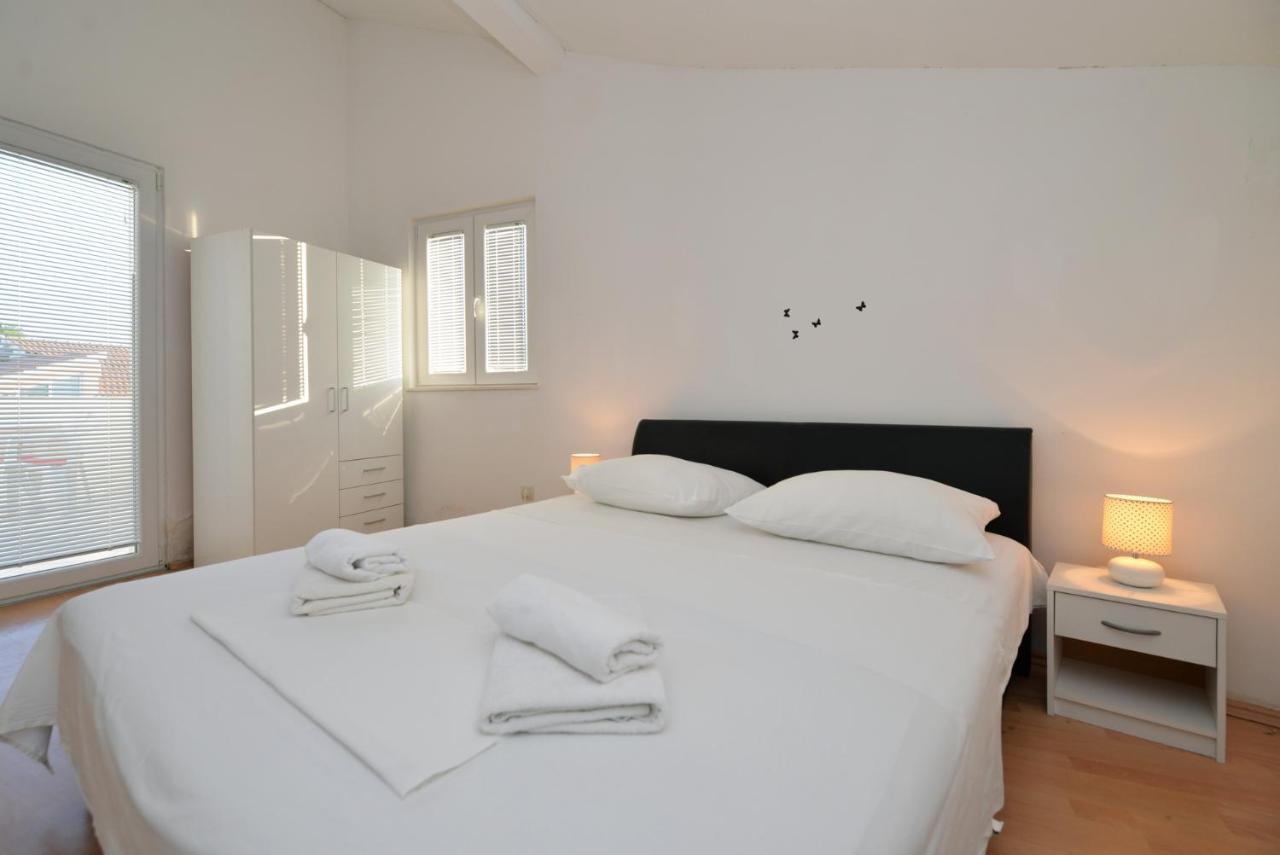 Apartmani Vedrana, Murter Exterior photo