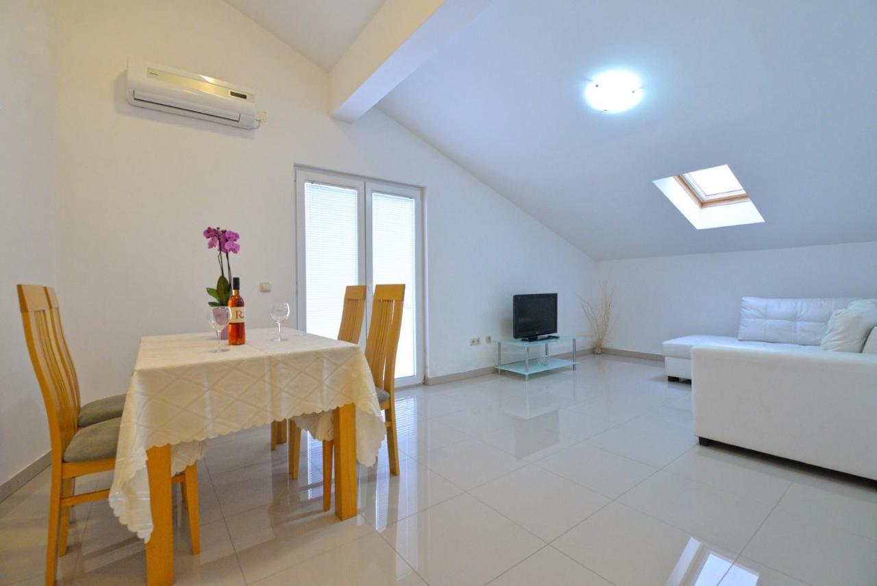 Apartmani Vedrana, Murter Exterior photo