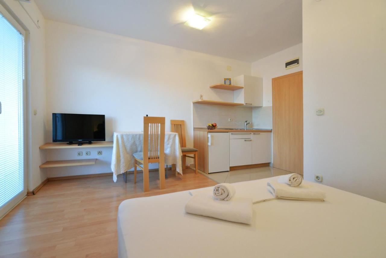 Apartmani Vedrana, Murter Exterior photo